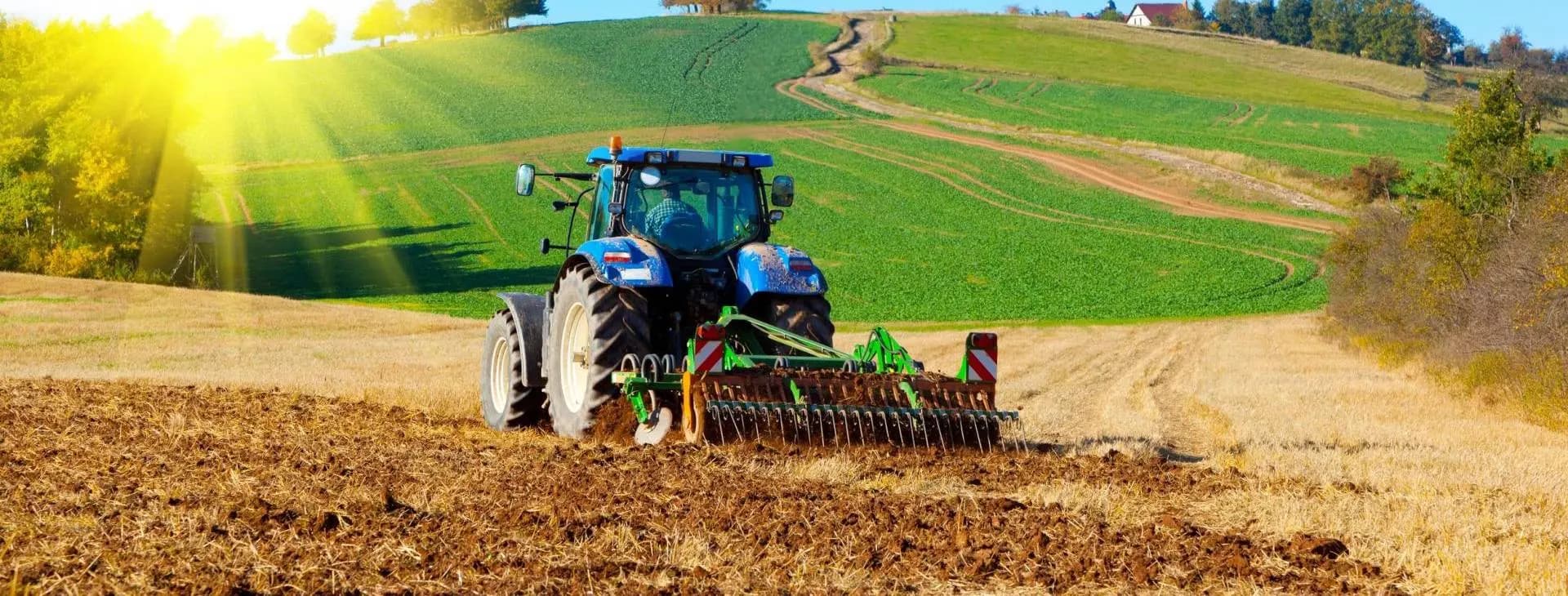 Reguli noi, votate în Parlament. Tractoarele și utilajele agricole vor putea fi înmatriculate doar după omologare
