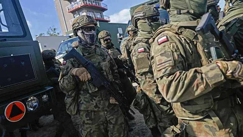 Una dintre țările baltice a făcut planuri detaliate pentru evacuarea populației în Polonia, în cazul în care e atacată de Putin