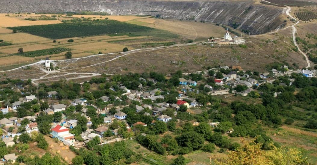 În fiecare al treilea sat din Moldova oamenii nu au apă la robinet