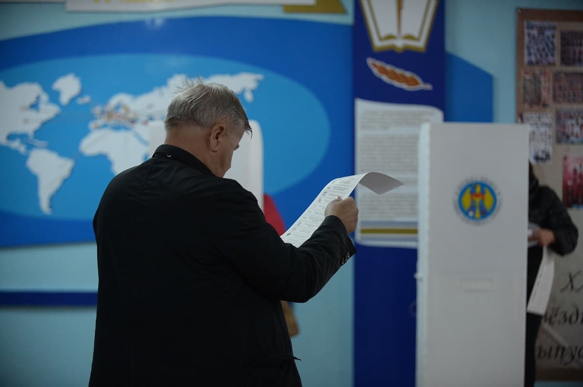 Amendă usturătoare pentru un bărbat din Soroca, prins votând de două ori la parlamentare