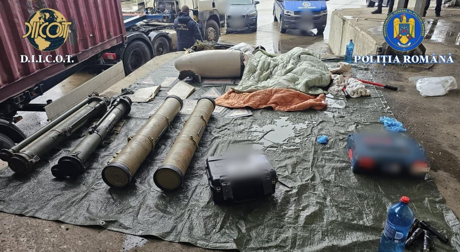 (FOTO/VIDEO) 18 rachete antitanc și un sistem antiaerian. Detalii despre armamentul descoperit într-un camion la punctul de trecere Leușeni-Albița