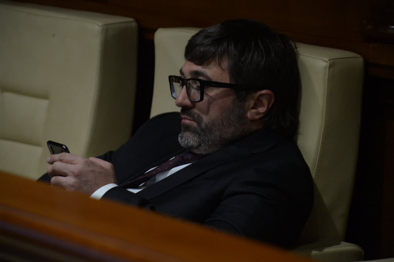 Arest prelungit pentru ex-deputatul Vladimir Andronachi. Curtea de Apel a admis demersul procurorilor
