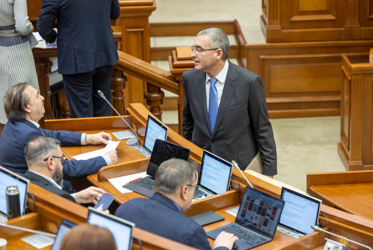 Usatîi amenință că va lăsa PAS fără majoritate: Să facem așa încât să rămâneți cu 49 de deputați