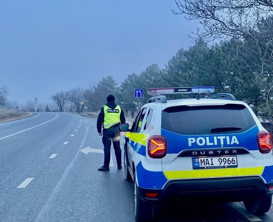 Situații riscante pe drumuri. Poliția vine cu un apel către cetățeni: Evitați ieșirile neesențiale!