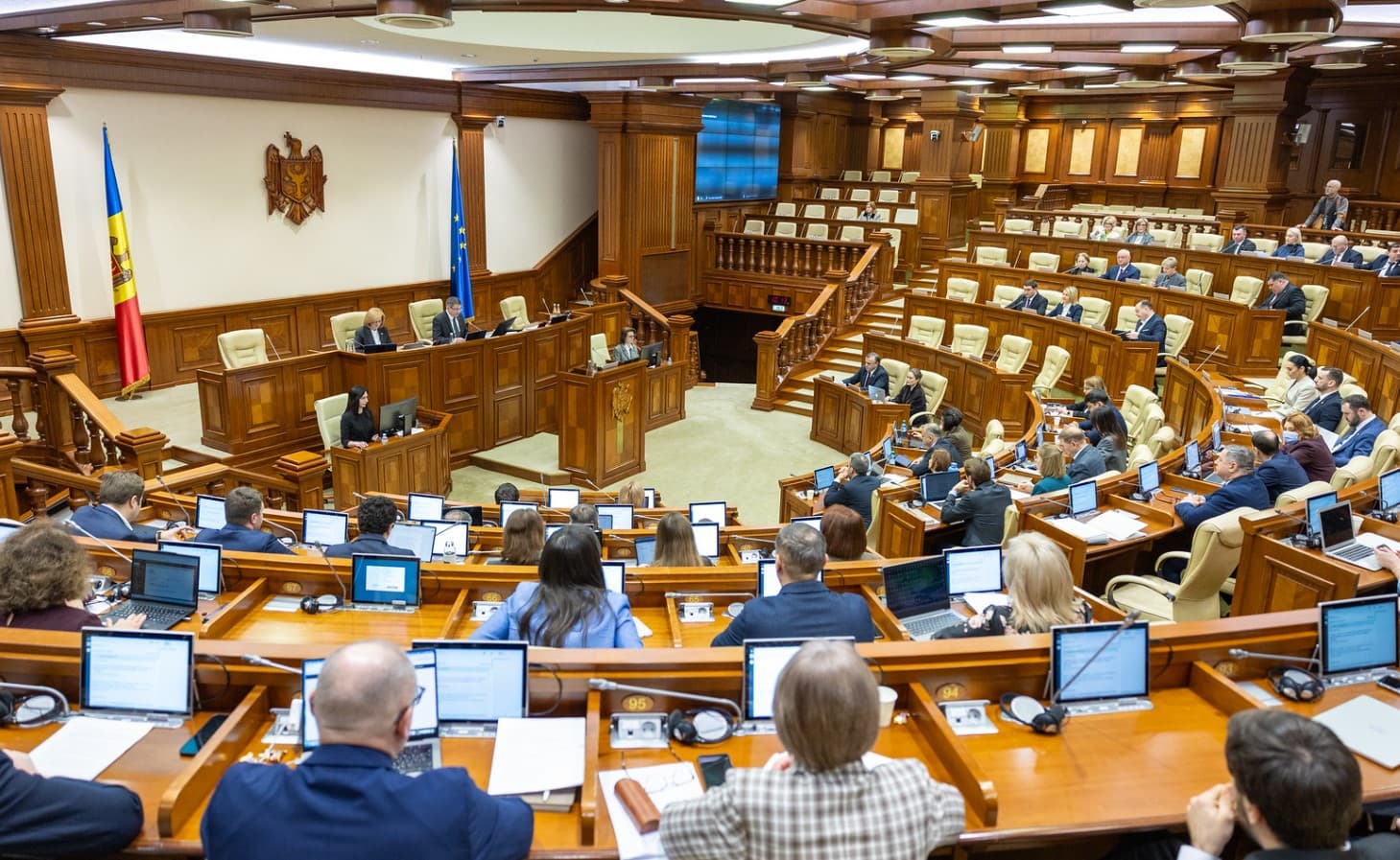 Numirea lui Bernard Lavigne și Herman von Hebel în Comisia de evaluare a procurorilor a picat. Candidații au acumulat doar 53 de voturi