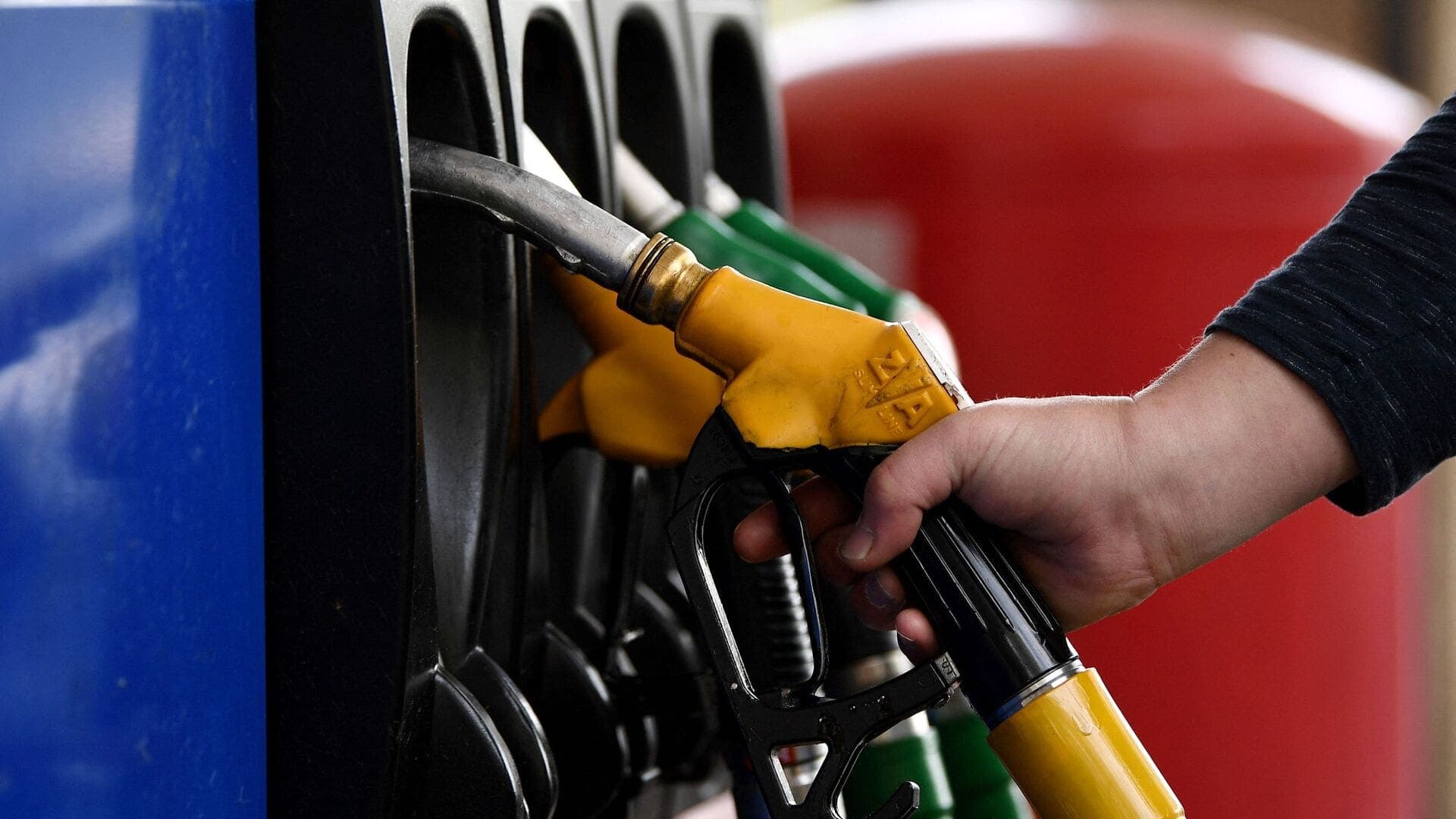 Noi scumpiri la carburanți. Prețul unui litru de motorină se apropie de pragul de 25 de lei