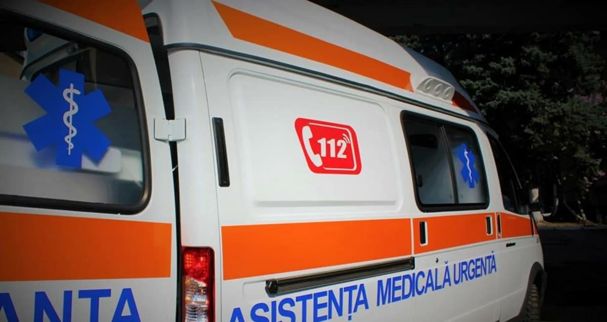 Intervenție de urgență în Strășeni. O minoră de 16 ani a consumat zeci de pastile pentru a-și pune capăt zilelor