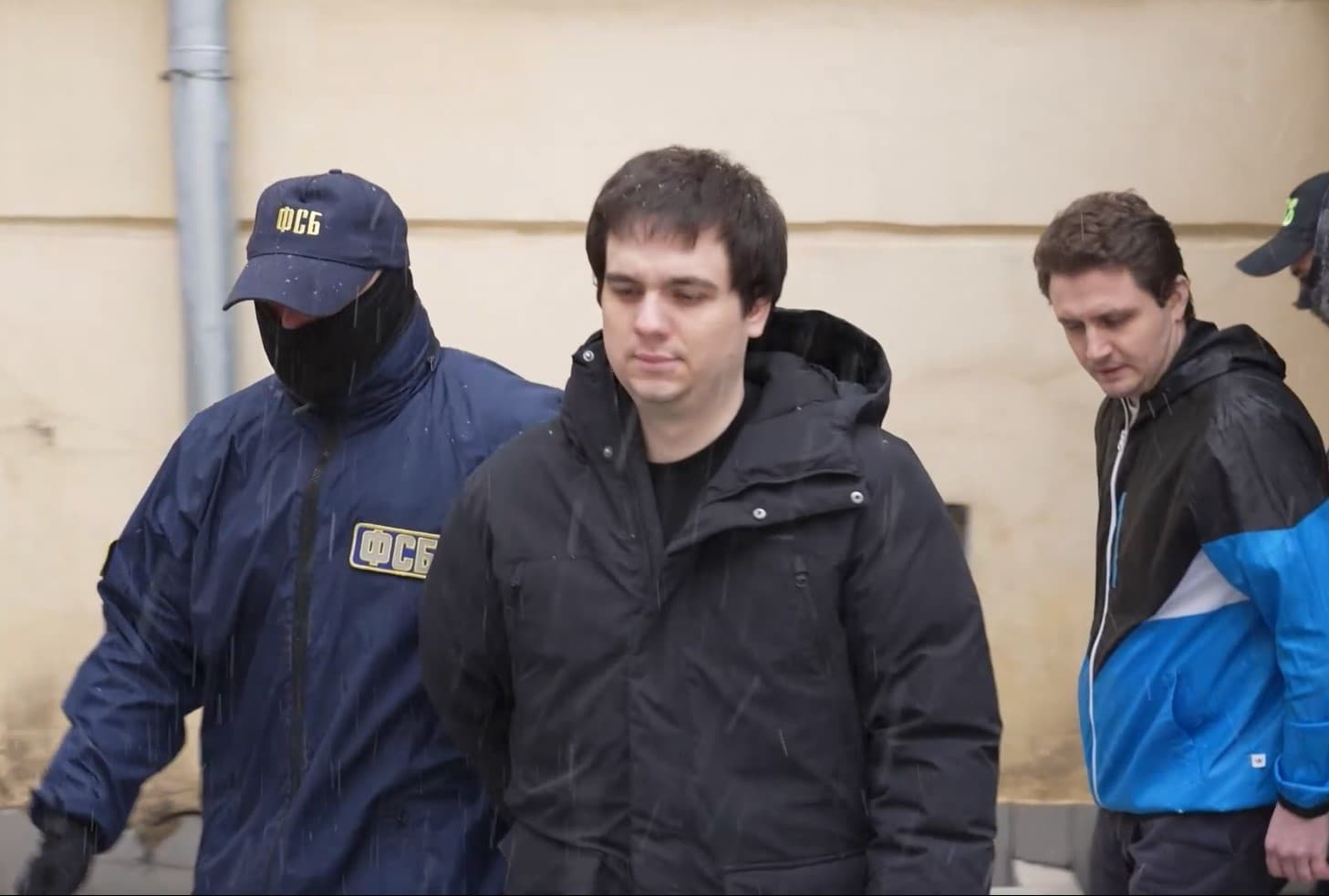 VIDEO // Primele imagini cu cei doi ofițeri SIS eliberați de FSB