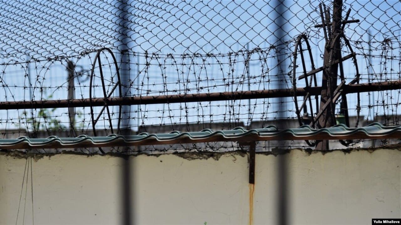 Zeci de percheziții CNA și IGP în dosarul amnistiei: sunt vizați deținuți și foști condamnați eliberați din penitenciare
