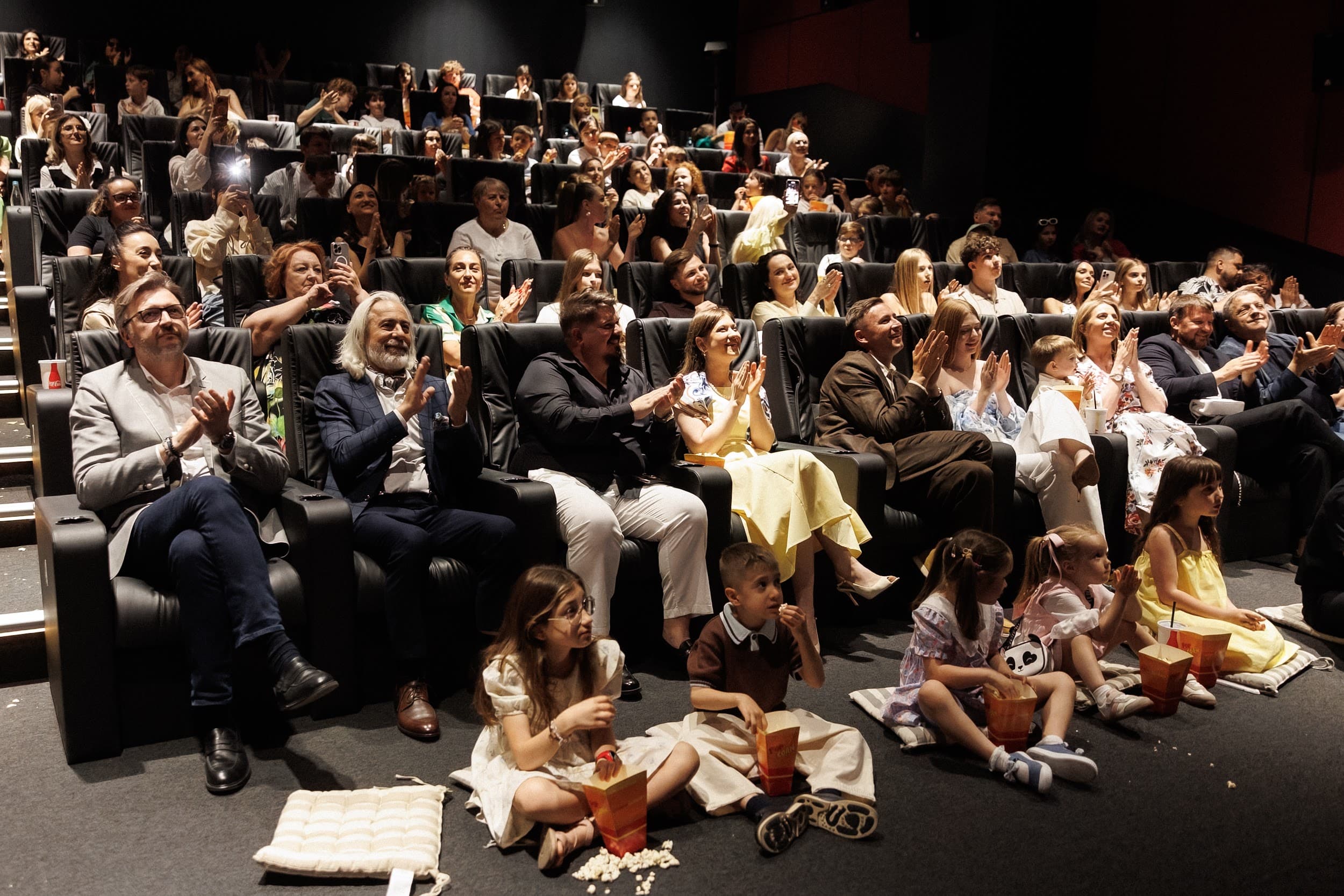 VIDEO // PORT MALL și-a lansat propriul film: filmările au avut loc în Italia, iar premiera — aseară, la Chișinău