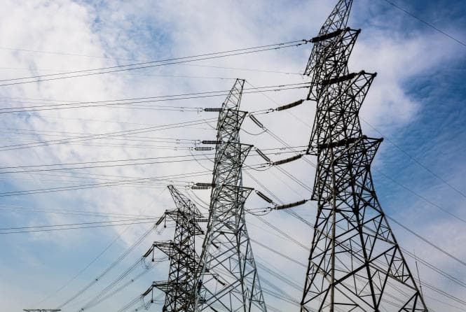 Premier Energy și FEE Nord vor fi în continuare furnizori ai serviciului universal de energie electrică