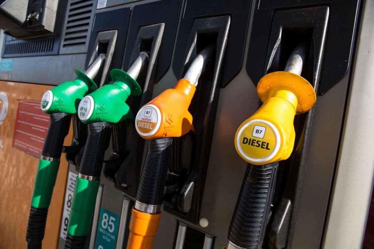 ANRE: Carburanții s-ar putea scumpi cu 48 de bani pe litru pentru crearea stocurilor de urgență