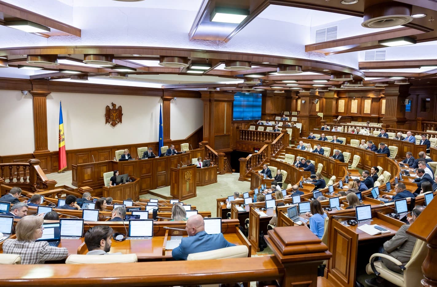 Învestirea Guvernului Tofan // Deputații se întrunesc marți în ședință plenară