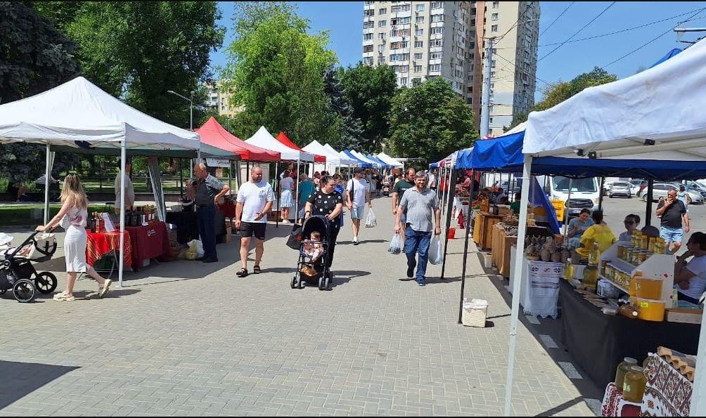 Chișinăul găzduiește în acest weekend târguri și iarmaroace cu produse autohtone în toate sectoarele capitalei