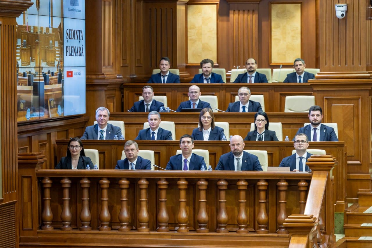 Republica Moldova are un nou Guvern! Cabinetul Tofan a fost susținut cu votul a 53 deputați