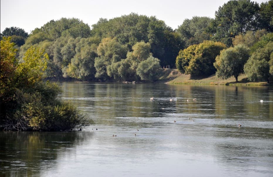 Un băiat de 9 ani, luat de curenții Prutului. Operațiune amplă de căutare în Ungheni