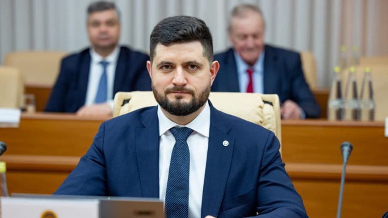 Dorin Junghietu: Introducerea taxei de 48 de bani pe fiecare litru de carburant vândut ar putea fi amânată din nou