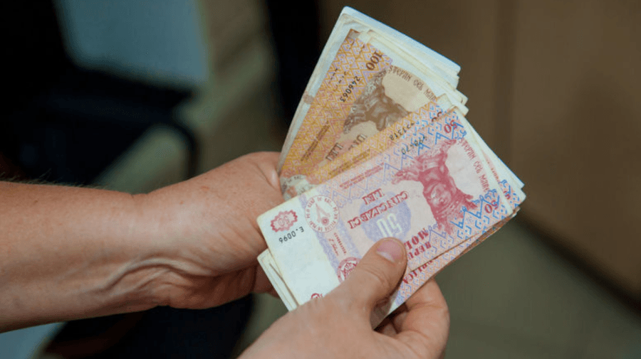 Pensiile și alocațiile sociale vor fi transferate pe carduri pe 3 septembrie
