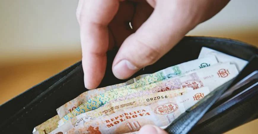 Salariul mediu lunar brut, aproape de 17 mii de lei în trimestrul al doilea