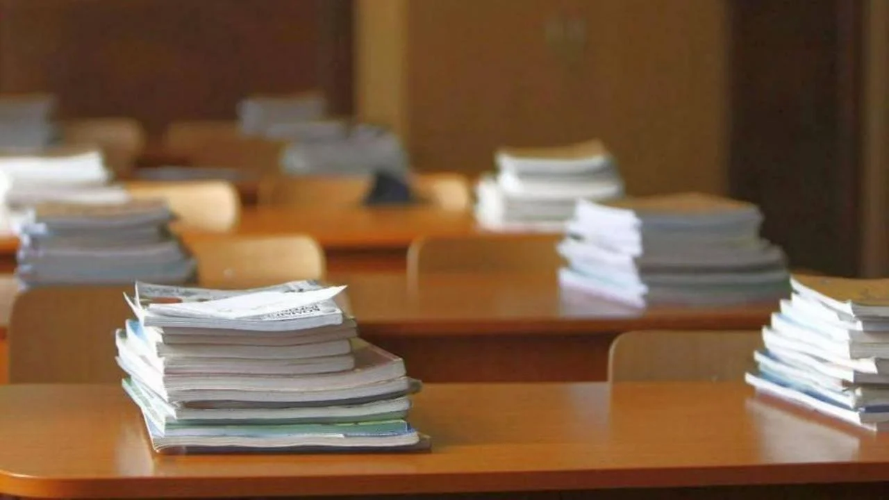 Stocurile de manuale disponibile în școli vor fi colectate și redistribuite. Ministerul pregătește și noi achiziții