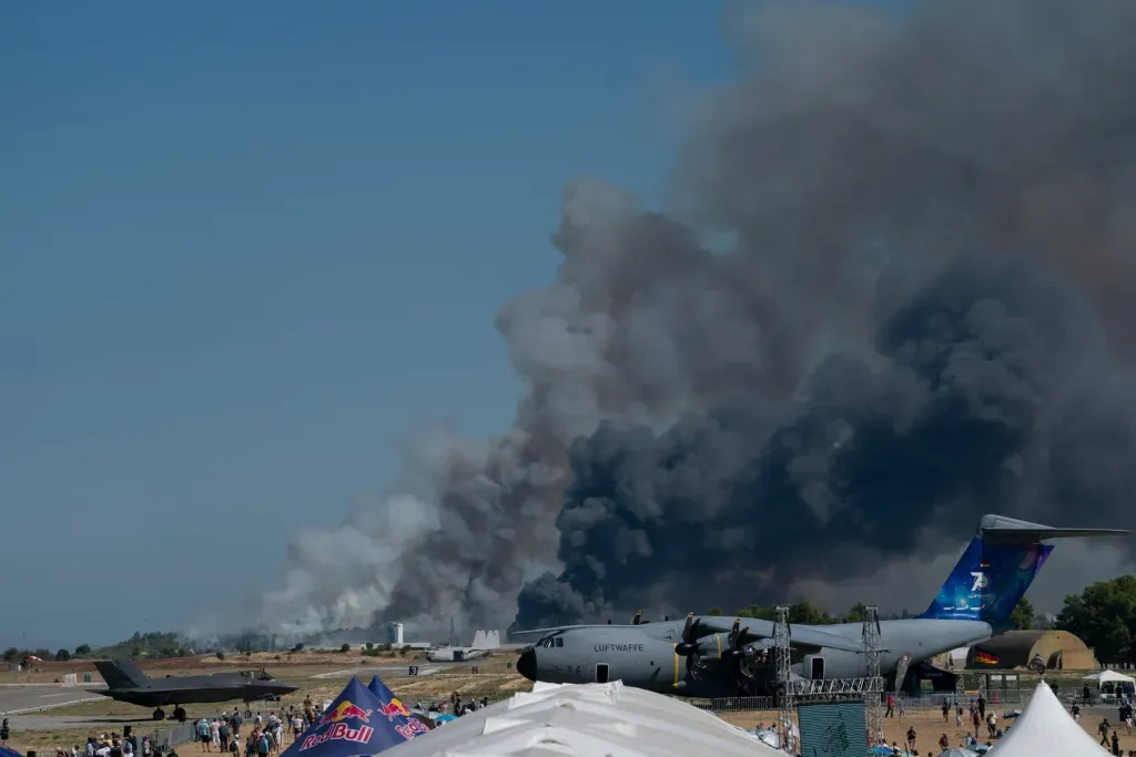 Un avion de vânătoare s-a prăbușit în timpul unui show aviatic în Grecia