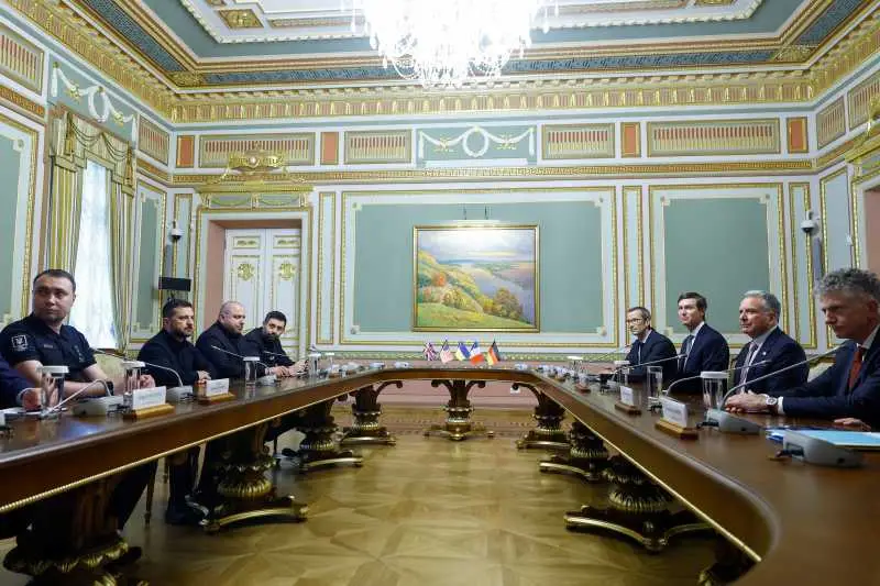 FOTO, VIDEO // Ucraina: S-a încheiat întâlnirea lui Zelenski cu emisarii lui Trump