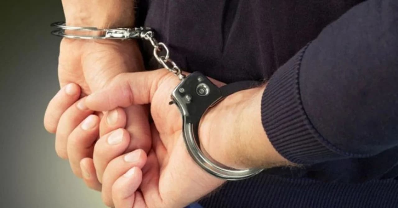 Un bărbat a fost plasat în arest pentru 30 de zile, după ce și-ar fi amenințat soția cu moartea