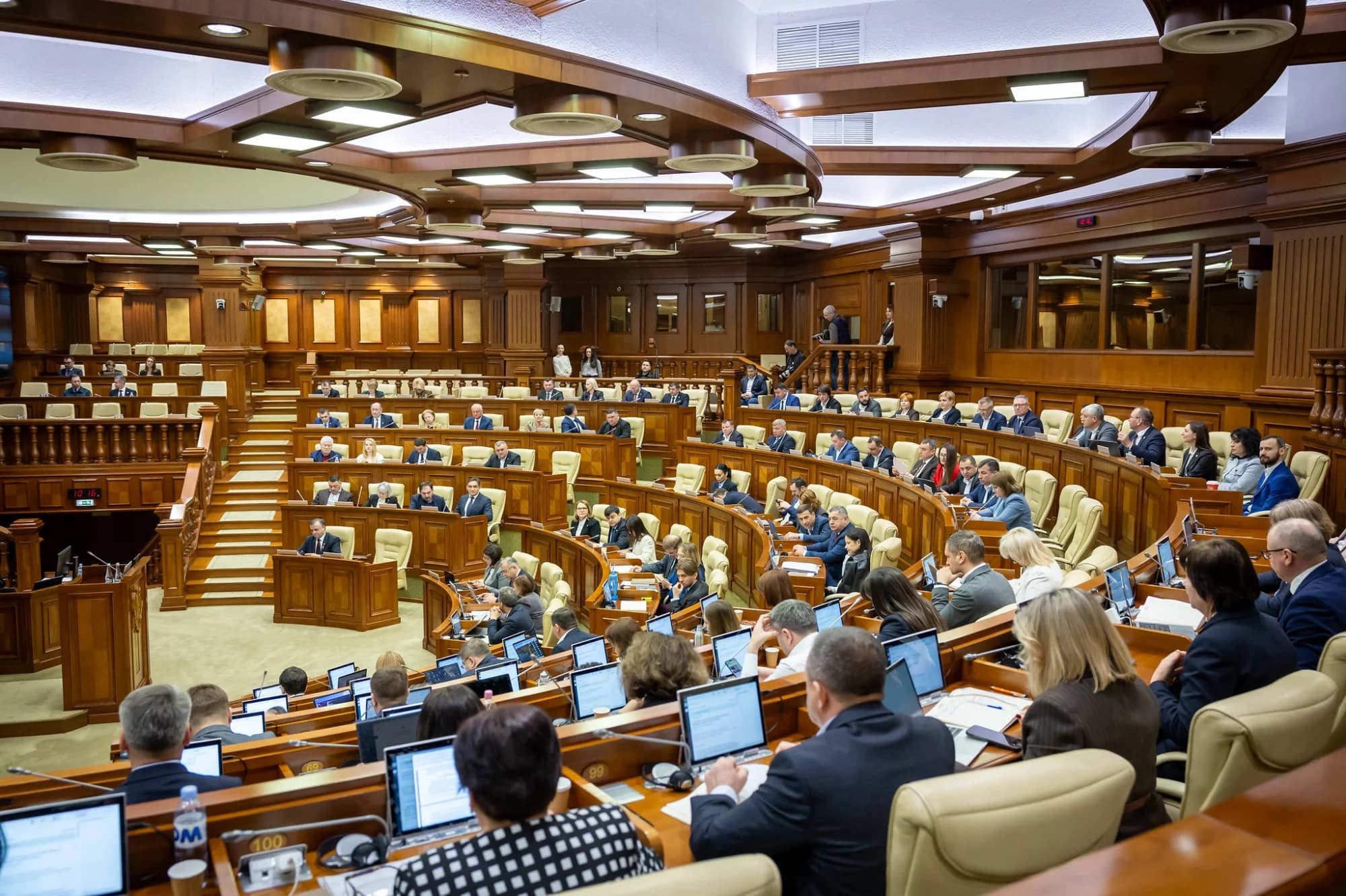 Proiectul de lege privind repararea prejudiciilor cauzate în procese penale și contravenționale ridică semne de întrebare