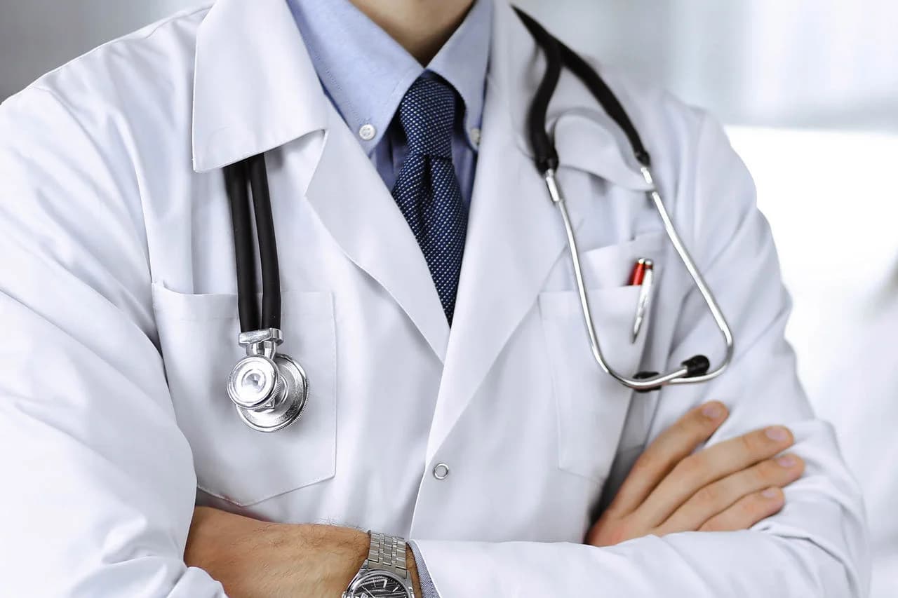 Majorarea cu 10% a salariilor personalului medical finanțat din FAOAM ar necesita 1,1 miliarde de lei
