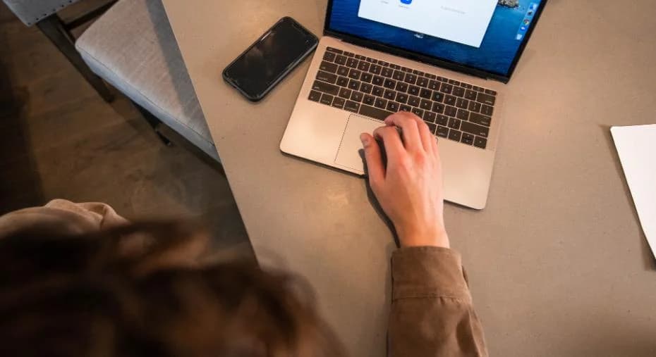 Platformă online prin care clienții vor putea solicita oferte de la mai mulți avocați