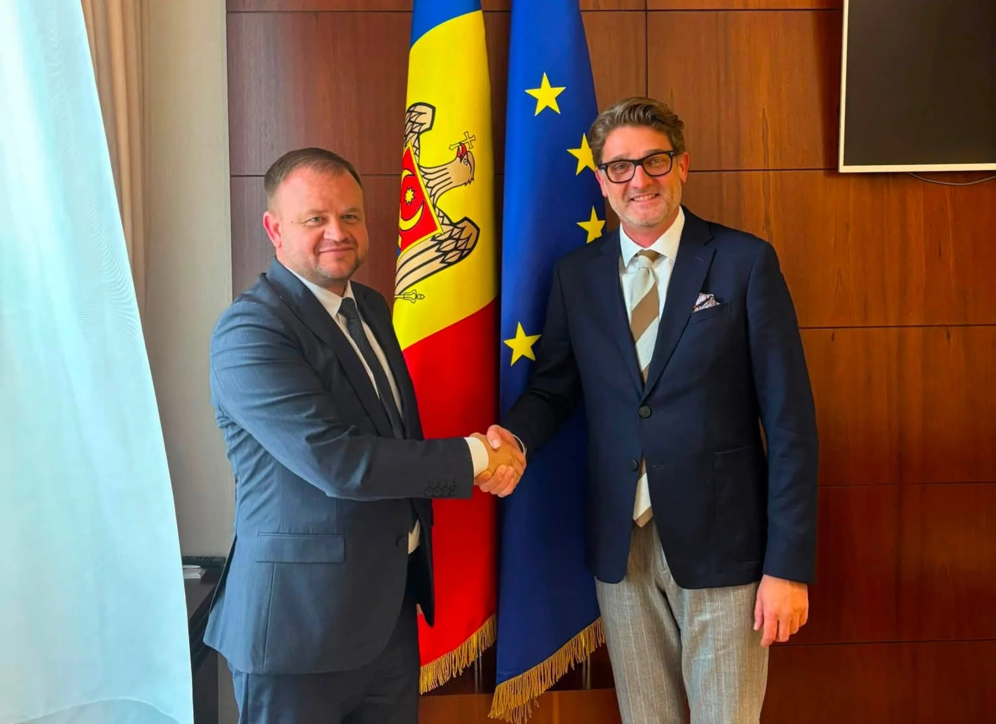 Reintegrarea R. Moldova, discutată de ambasadorul României la Chișinău cu deputatul Roman Roșca