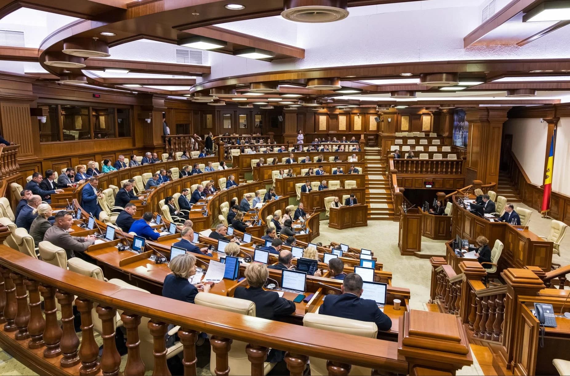 De frica Moscovei? PCRM și PSRM au susținut un proiect prin care România oferă Republicii Moldova peste 1 miliard de lei, dar au refuzat să-l voteze