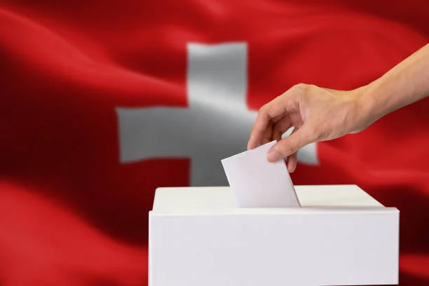 Elvețienii au votat pentru păstrarea actualei neutralități. Referendumul privind înăsprirea regulilor a fost respins