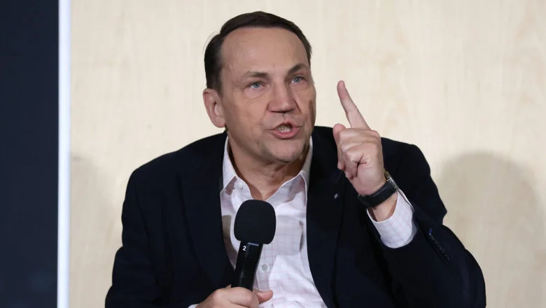 Ministrul polonez Radosław Sikorski: Putin nu ar trebui să fie tratat ca un oaspete binevenit la G20. „Eu nu i-aș strânge mâna”