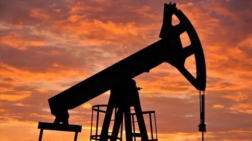 Petrolul se scumpeşte puternic, pe fondul atacurilor Iranului asupra petrolierelor şi al unui uragan în Golful Mexic