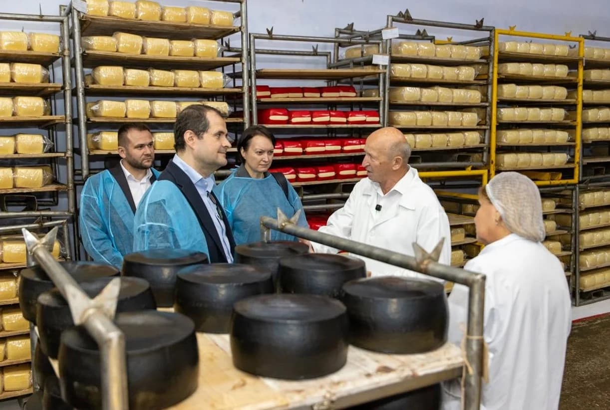 „Aceasta este direcția în care vrem să dezvoltăm sectorul”. Vasile Tofan, întrevedere cu producătorii și procesatorii de lapte