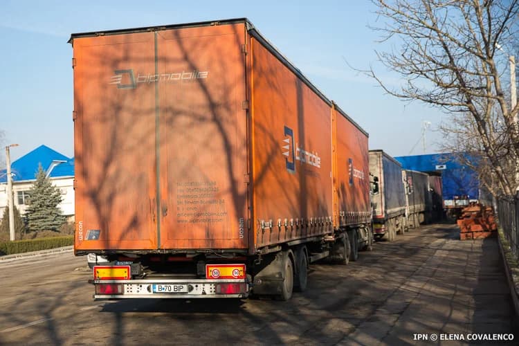 Circa 250 de camioane, în așteptare la Giurgiulești. Serviciul Vamal caută soluții pentru fluidizarea traficului
