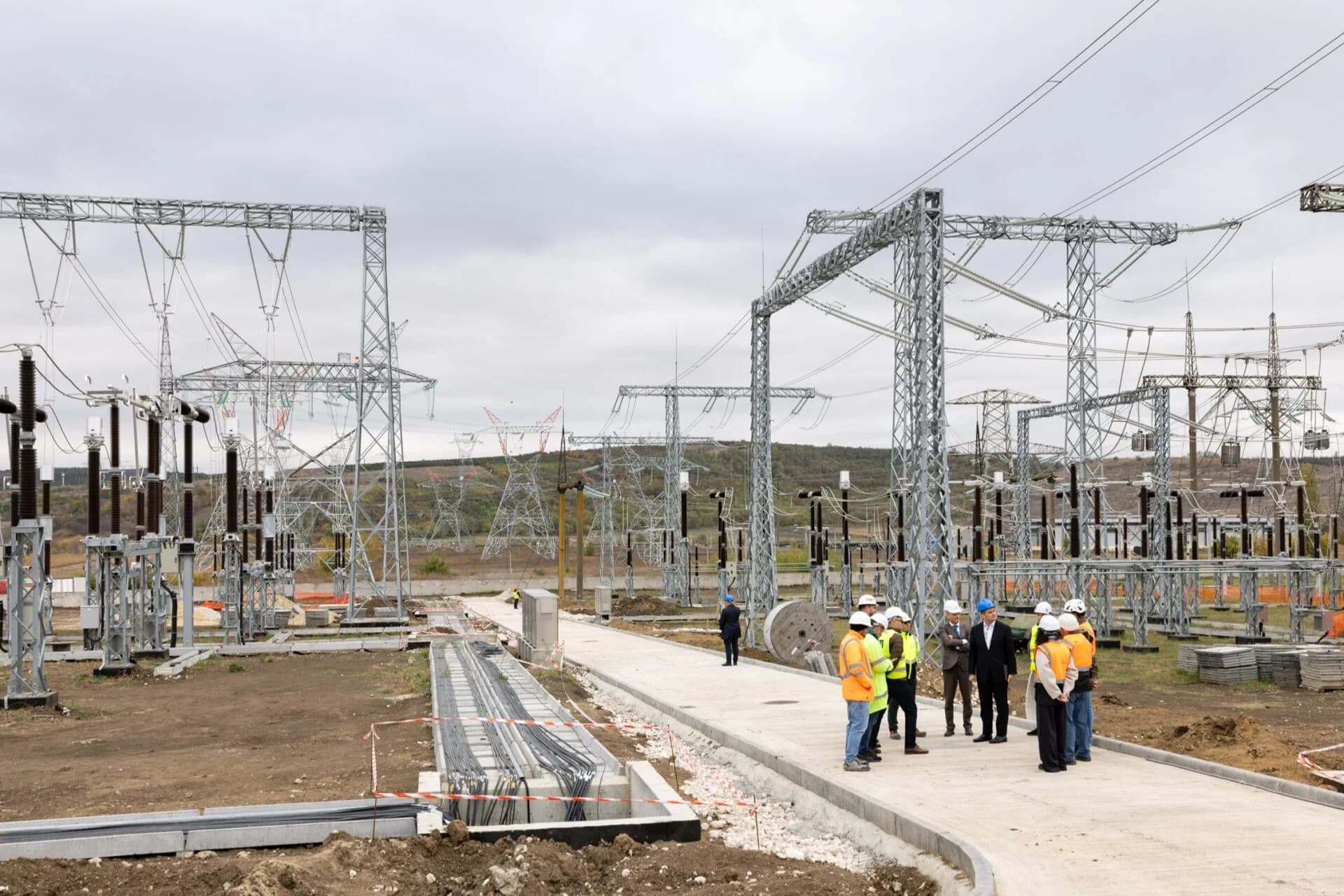 Transformatorul stației electrice Chișinău, reparat în Spania, a fost instalat și testat