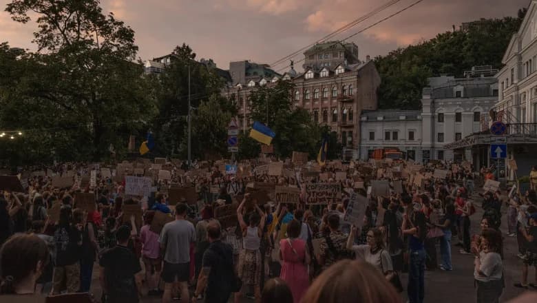 VIDEO // „Kiev fără Kliciko”. Sute de oameni cer demisia primarului, nemulțumiți de pregătirile pentru iarnă