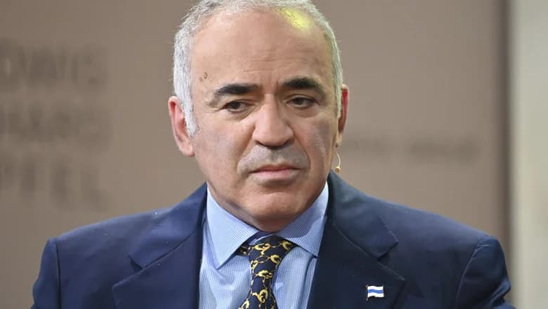 Kasparov avertizează împotriva încheierii de acorduri cu Rusia: „Mașina de război a lui Putin va ucide și mai mulți oameni în Ucraina”