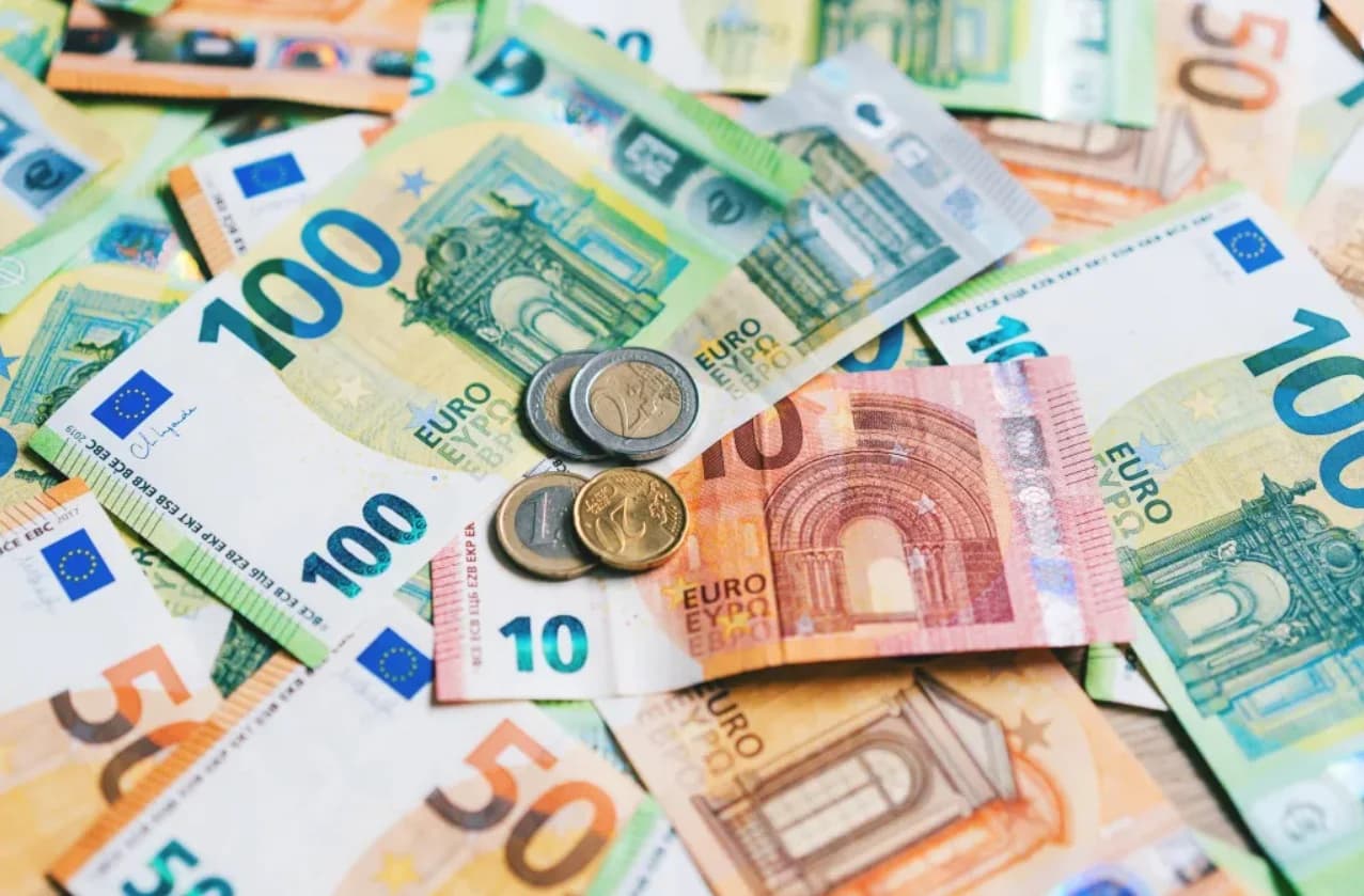 Cererea de valută a agenților economici a crescut cu 15,5% în septembrie