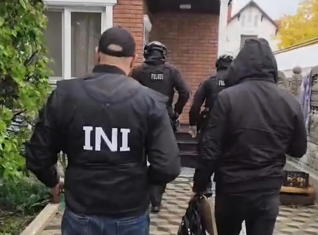 VIDEO // Percheziții în mai multe localități din R. Moldova. Grup suspectat de pregătirea unor dezordini în masă, documentat de oamenii legii