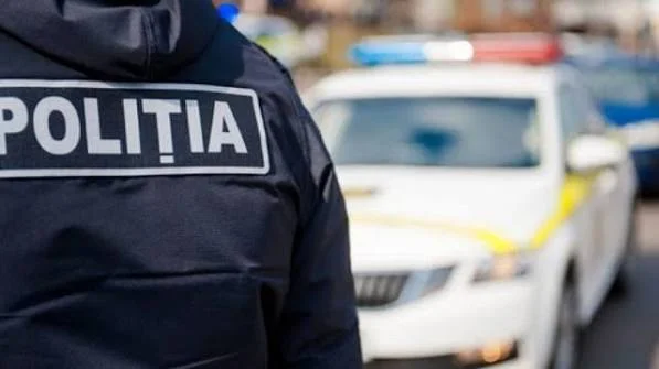 O elevă de 15 ani ar fi fost agresată de un coleg, într-o școală din Țînțăreni. Poliția cercetează cazul