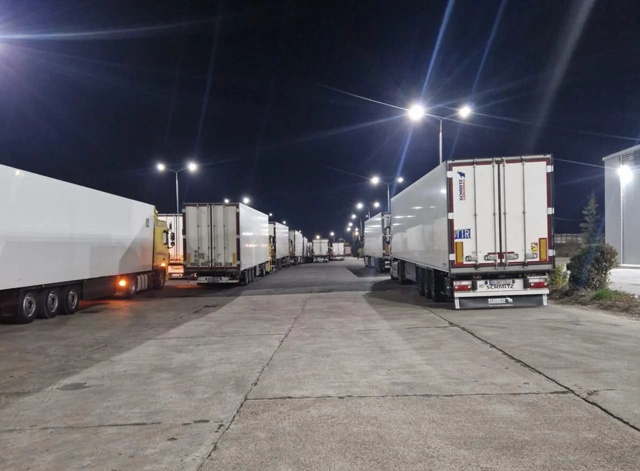 Atenție! Aglomerație mare de camioane la posturile vamale de la frontiera moldo-română